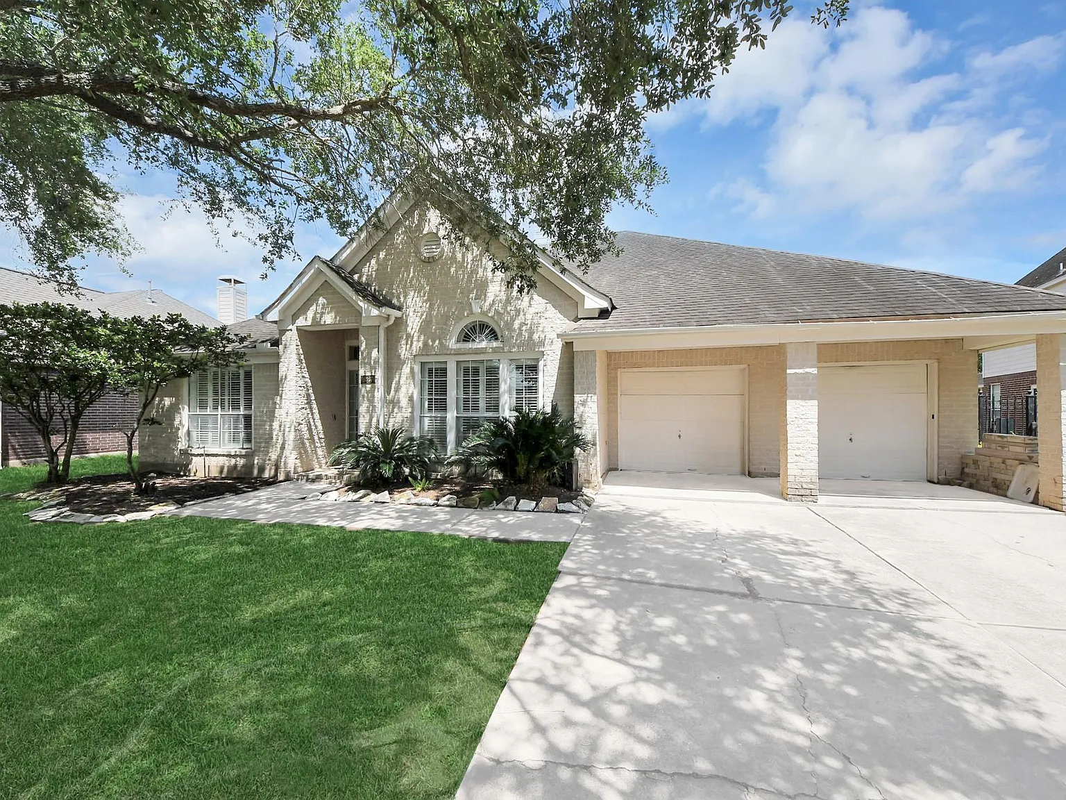5 bed, 3.0 bath, 2955 sqft, $3,500 — Photo 2