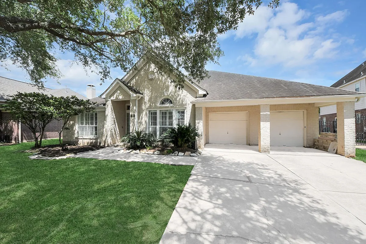 Photo 2 of 20 - 5527 Moss Meadow Ct - Sugar Land, TX Building Photo - 5527 Moss Meadow Ct