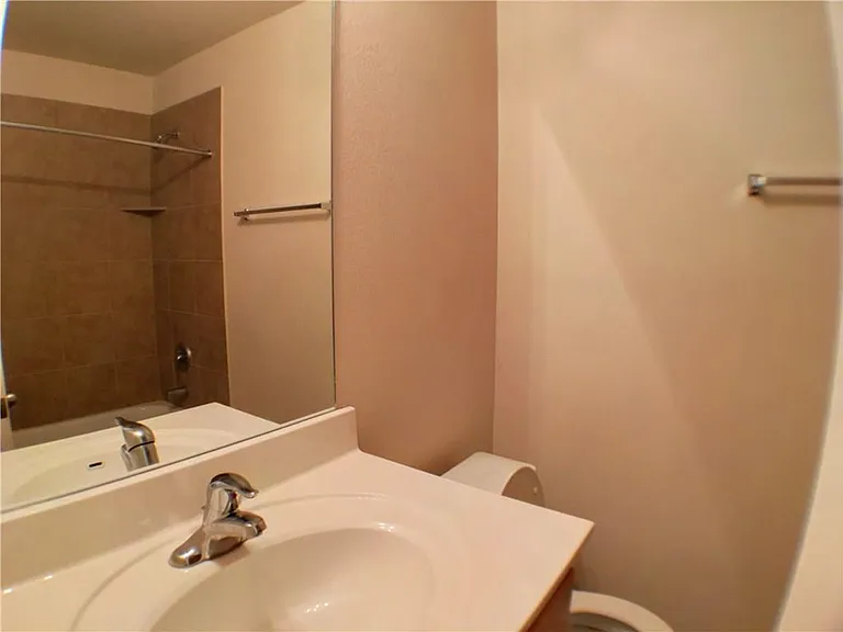511 W South St — Photo 13