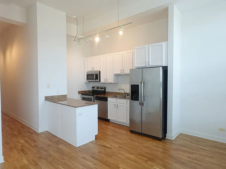 4131 W Belmont Ave #201 — Photo 10