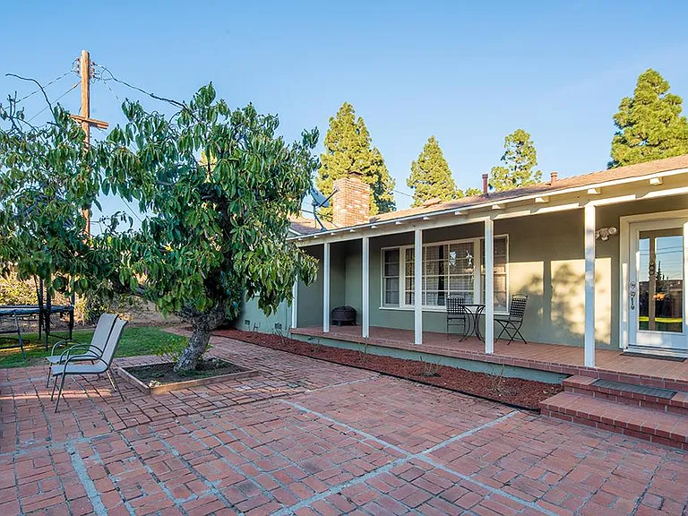 540 N Park Ln — Photo 4