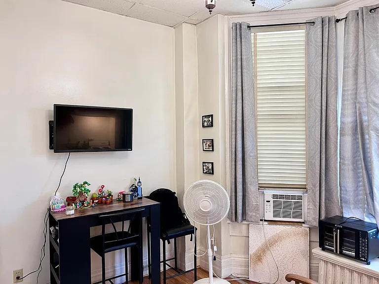 1154 Madison Ave #2 — Photo 7