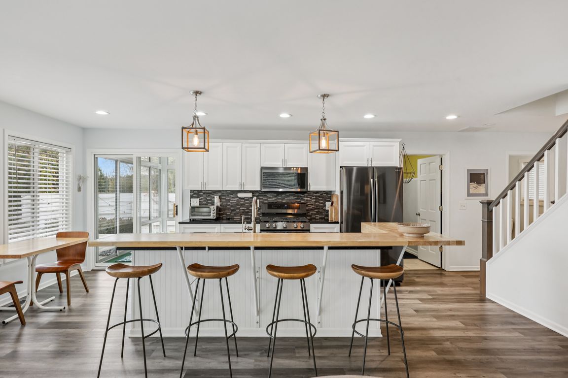 17-print-E Jennings Loop-S2310-017