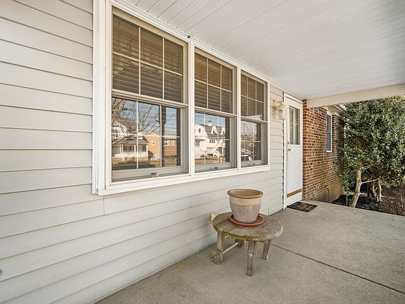 2nd image of 526 Lafayette Blvd