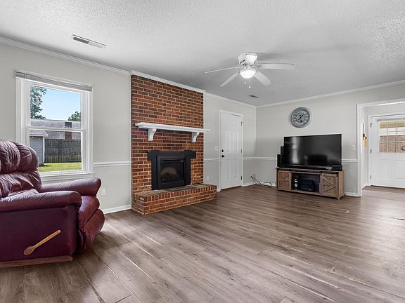 5th image of 1304 Fairlawn Dr