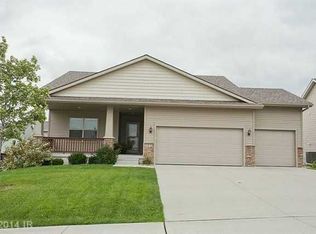 2832 Berkshire Dr, Norwalk, IA 50211