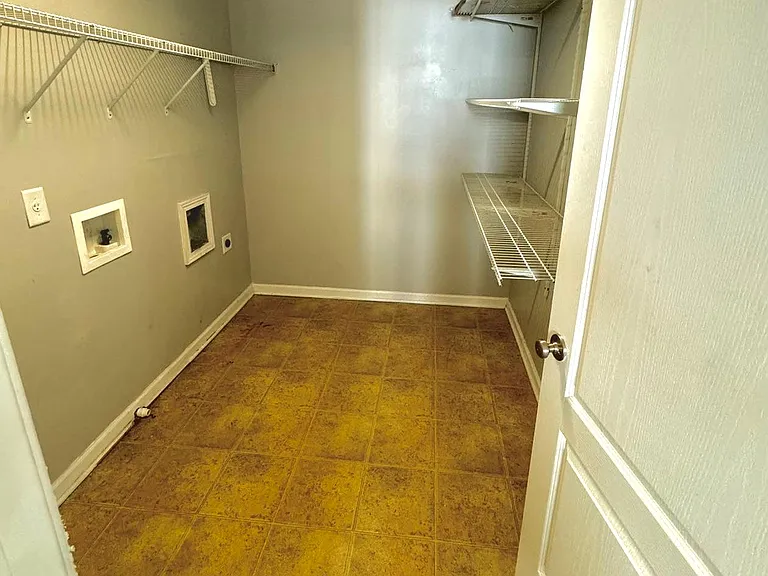 1688 Tailmore Ln — Photo 5