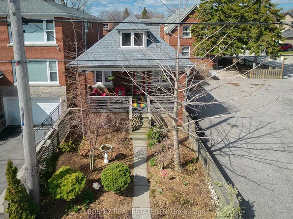 66 9th St, Toronto, ON M8V 3E3