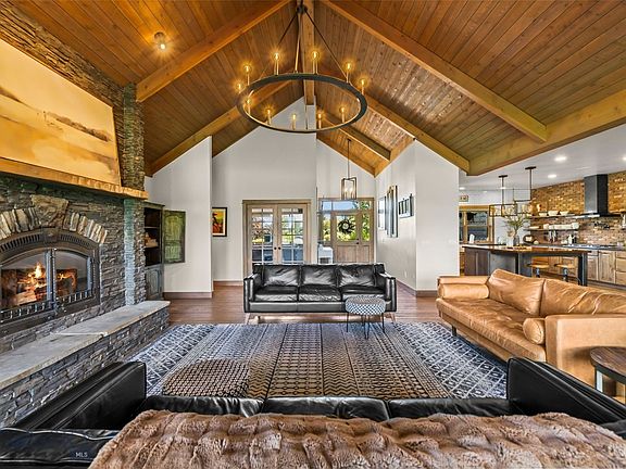 5th image of 32 Pleasant View Dr