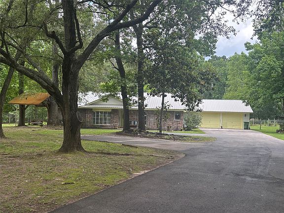 2nd image of 2 Magnolia Ln
