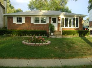 1431 S Busse Rd, Mount Prospect, IL 60056