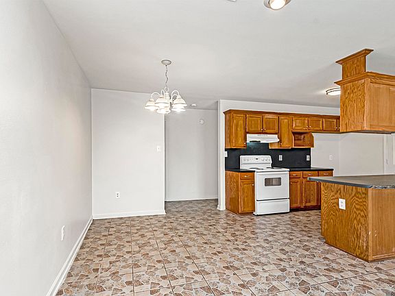 5th image of 615 N 30th St