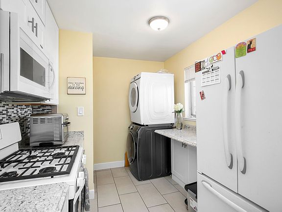 3rd image of 3361 Leyden St #3359