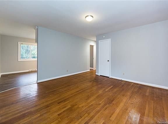 4th image of 4033 Winedale Ln
