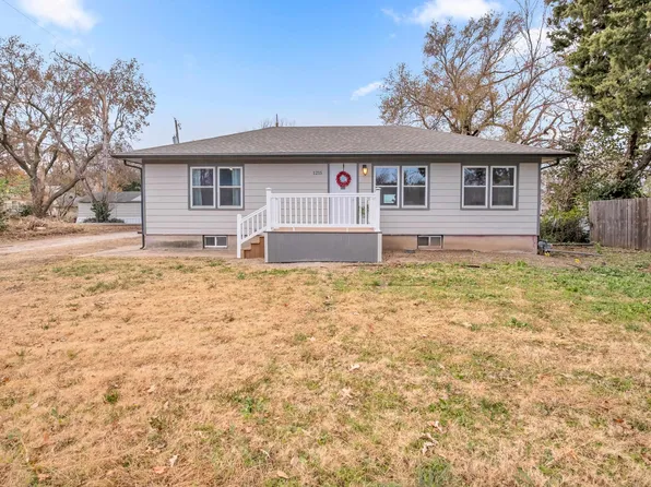 1215 N Magnolia St, Newton, KS 67114