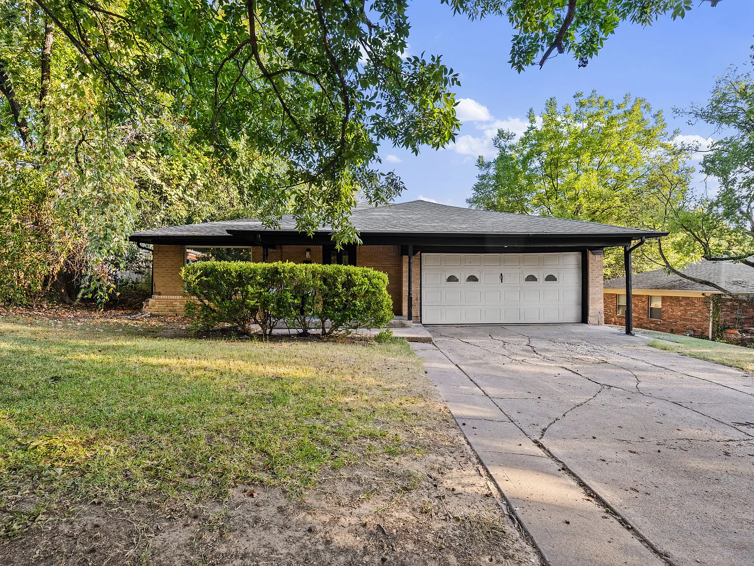9 bed, 2894 sqft, $3,995 — Photo 1