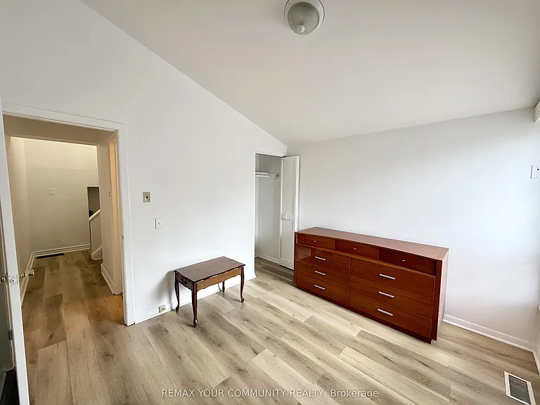 17 Regatta Cres #UPPER — Photo 10