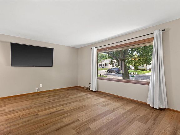 4th image of 237 N 113th STREET