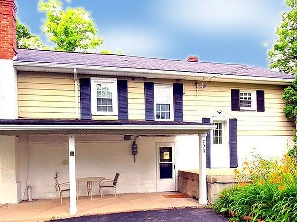 709 S Carlisle Ln, Altoona, PA 16602