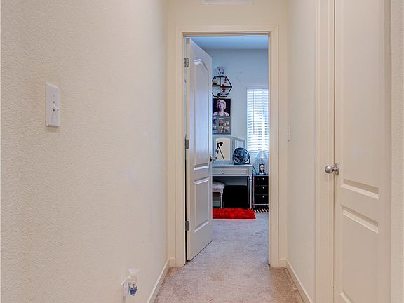5th image of 72 Hartley Ct