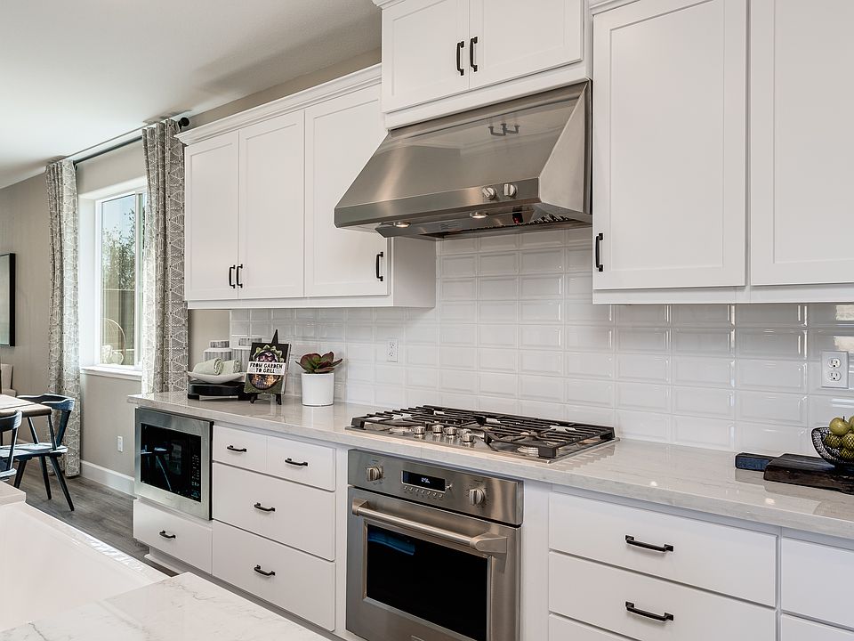 1st image of 986 Camborne Dr