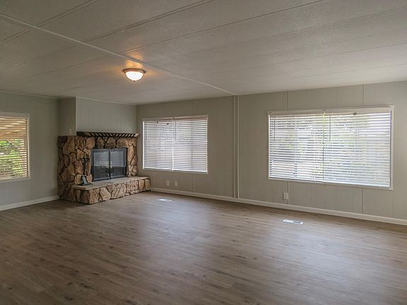 5th image of 11843 Chateau Dr NE