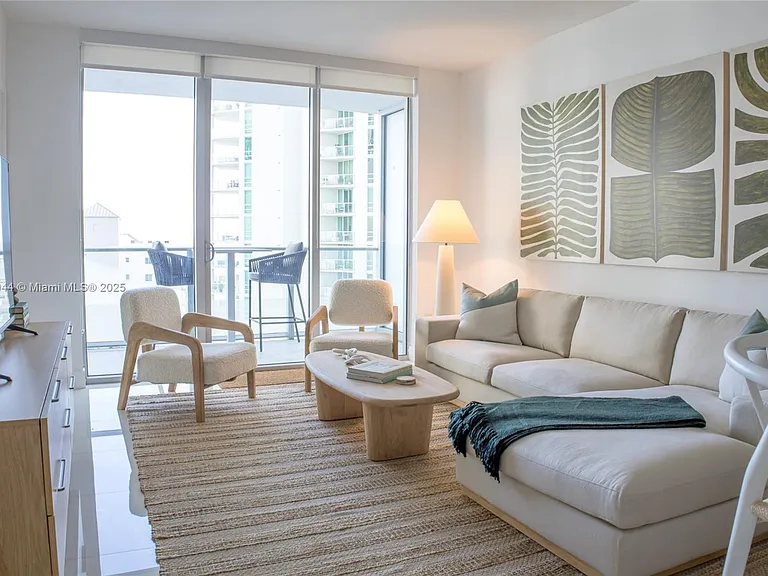 1300 Brickell Bay Dr #1608 — Photo 2