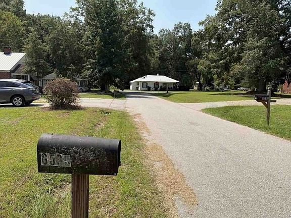Exterior Neighborhood (street photo)
