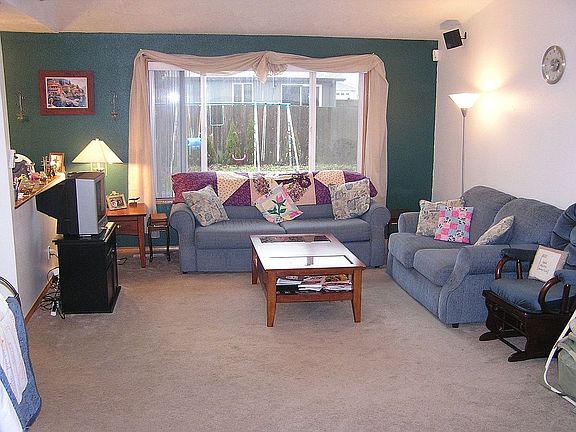 Vaulted Ceiling in living and entry