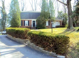 1064 Centergate Dr, Bethel Park, PA 15102