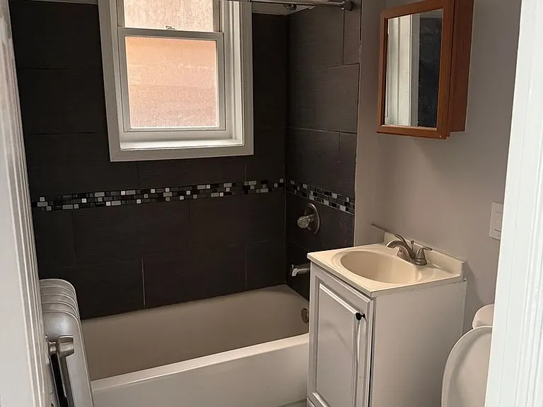 SPACIOUS 2 BEDROOM APARTMENTS AVAILABLE — Photo 7