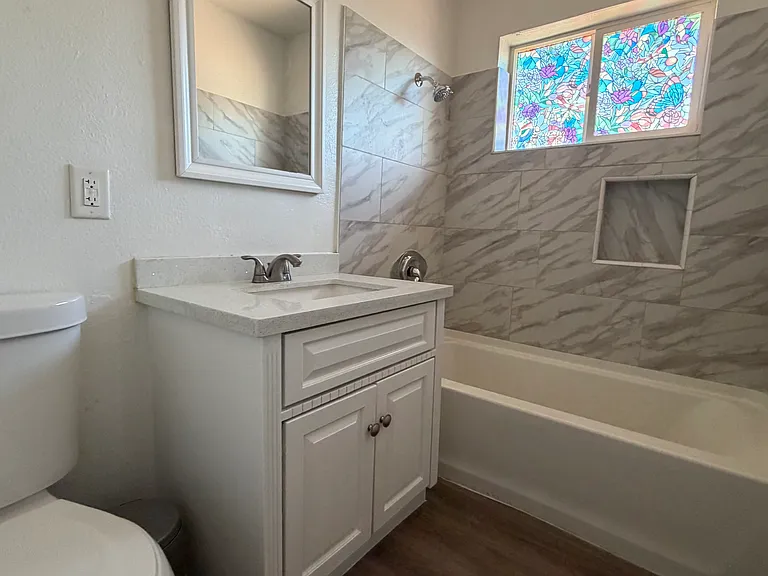 Shared bathroom for 2nd and 3rd bathroom