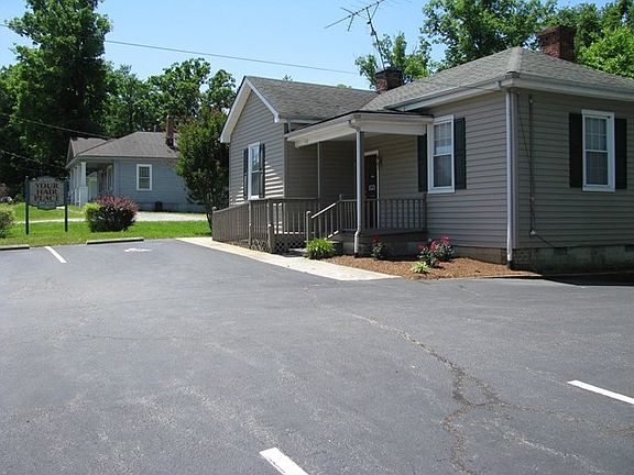 3rd image of 102 College St