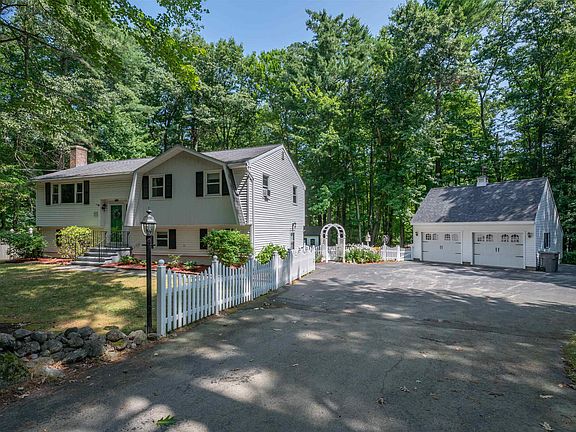 3rd image of 223 Baboosic Lake Road