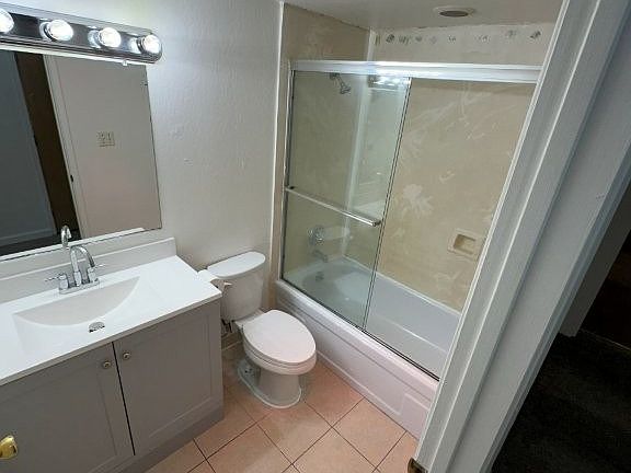 2nd image of 996 Torrano Ave #996
