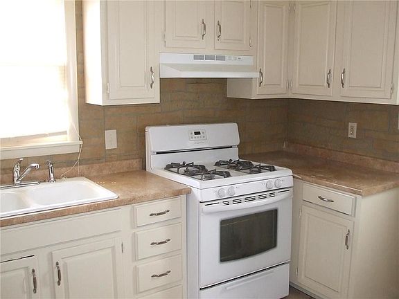 4th image of 440 N Hardesty Ave