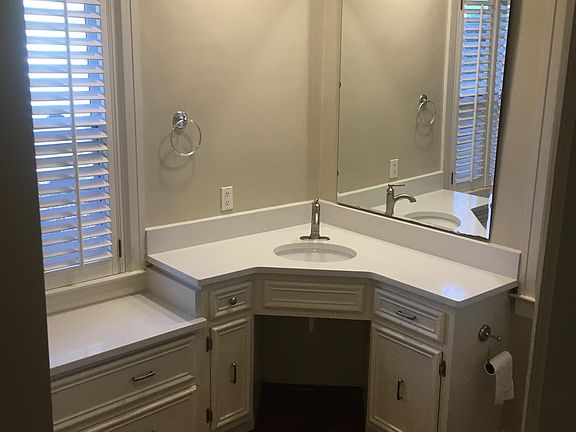 3rd image of 2947 Primrose Cir