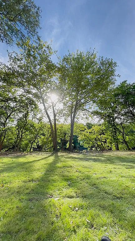 10558 Riverside Dr photo 1