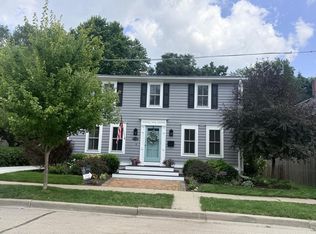 W62N662 Riveredge Dr, Cedarburg, WI 53012
