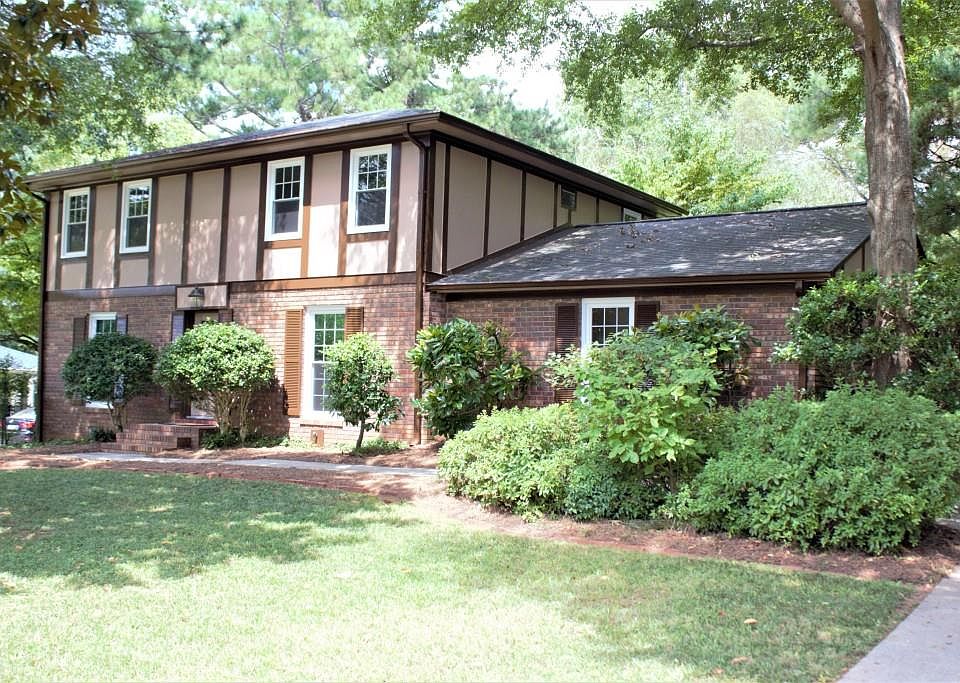 1st image of 390 Stonebridge Dr