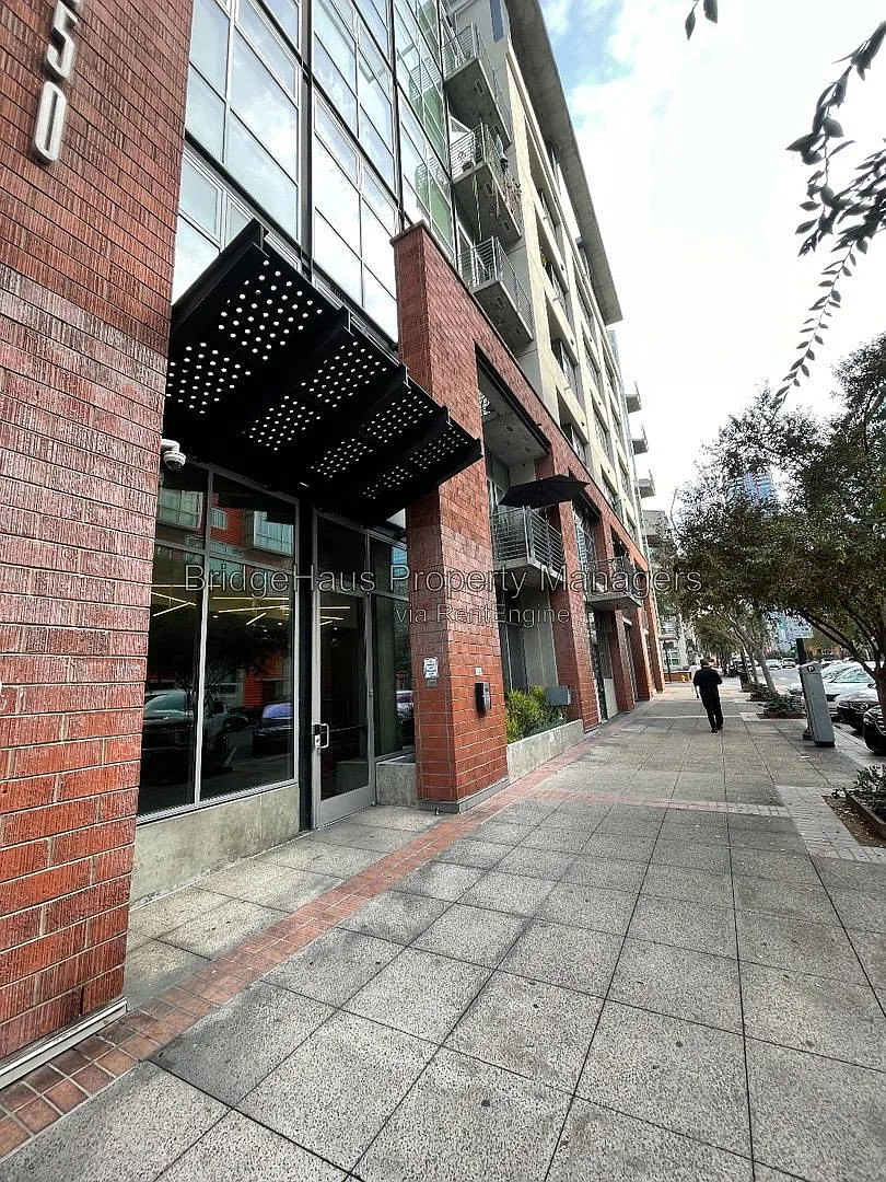 Studio, 1.0 bath, 718 sqft, $2,200 — Photo 2