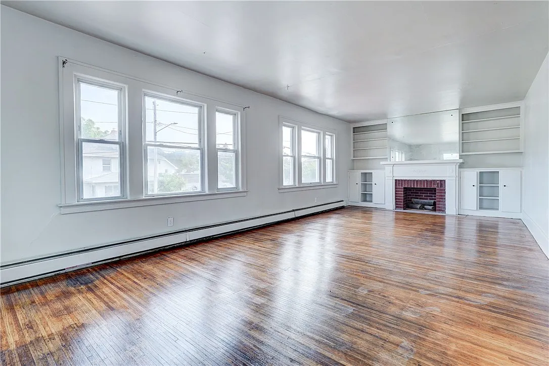 2 bed, 1.0 bath, 900 sqft, $1,200 — Photo 2