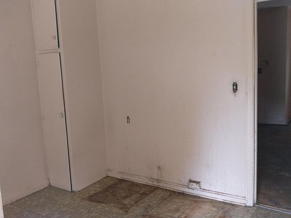4th image of 7820 Lueders Ave