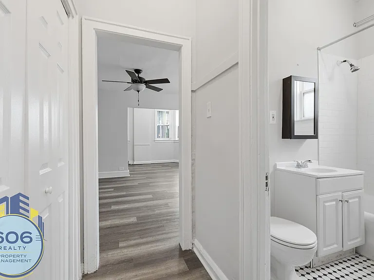 The Ashland Tower Modern Living in the Heart of Rogers Park — Photo 15