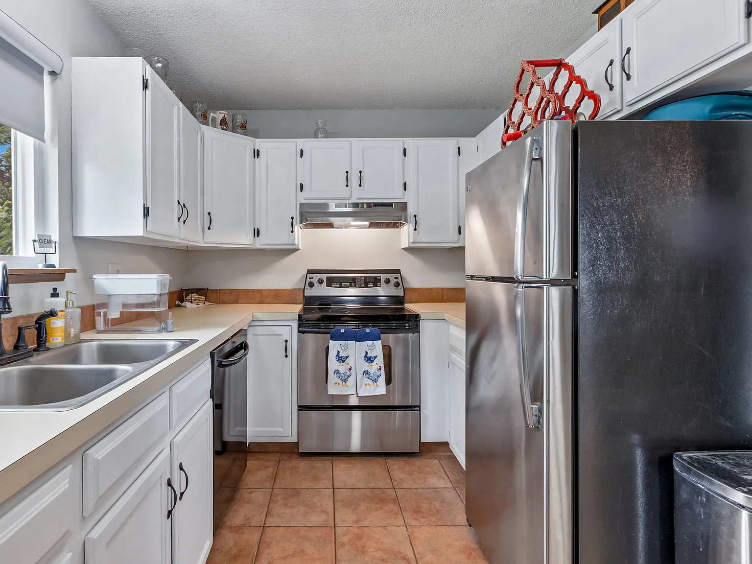 5 bed, 2004 sqft, $2,800 — Photo 2