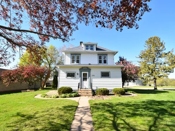 135 2nd St E, Wanamingo, MN 55983