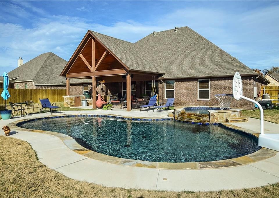 1st image of 2929 Willow Ridge Cir