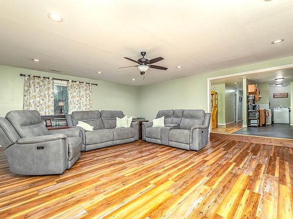 5th image of 433 Honey Ln