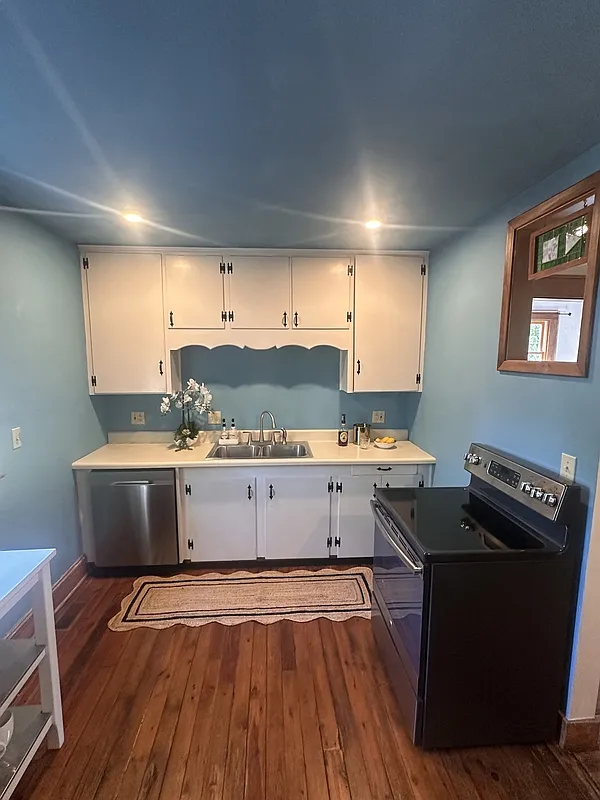 Studio, 1.0 bath, 566 sqft, $1,500 — Photo 3