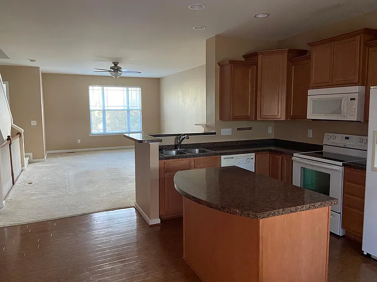 106 Irving Way — Photo 11